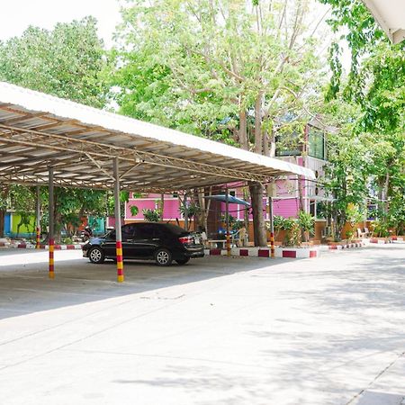 Rak Kun Resort 2 Nakhon Sawan Extérieur photo