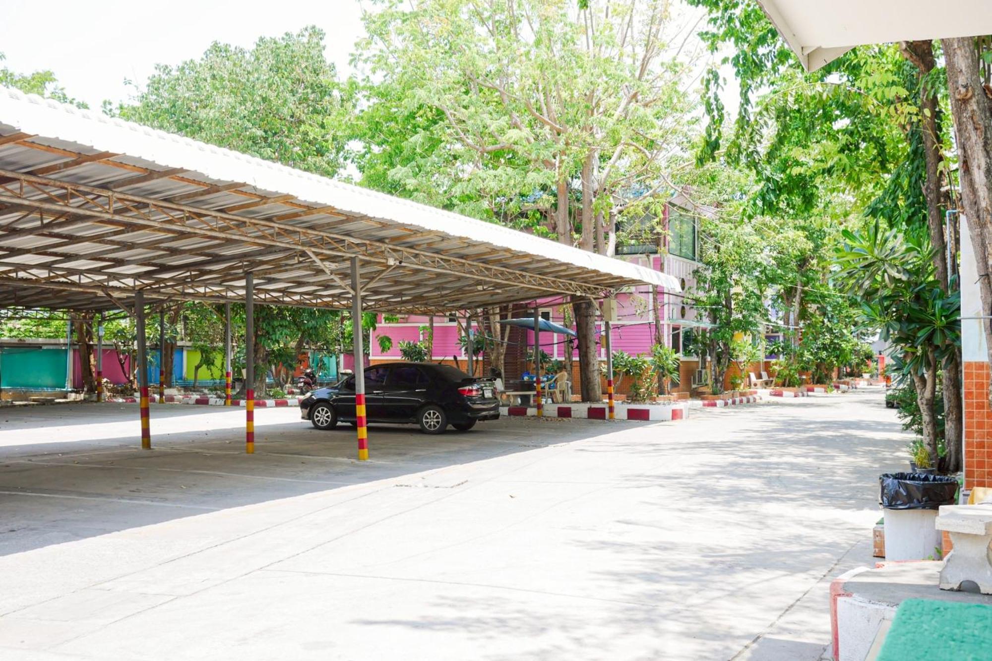 Rak Kun Resort 2 Nakhon Sawan Extérieur photo