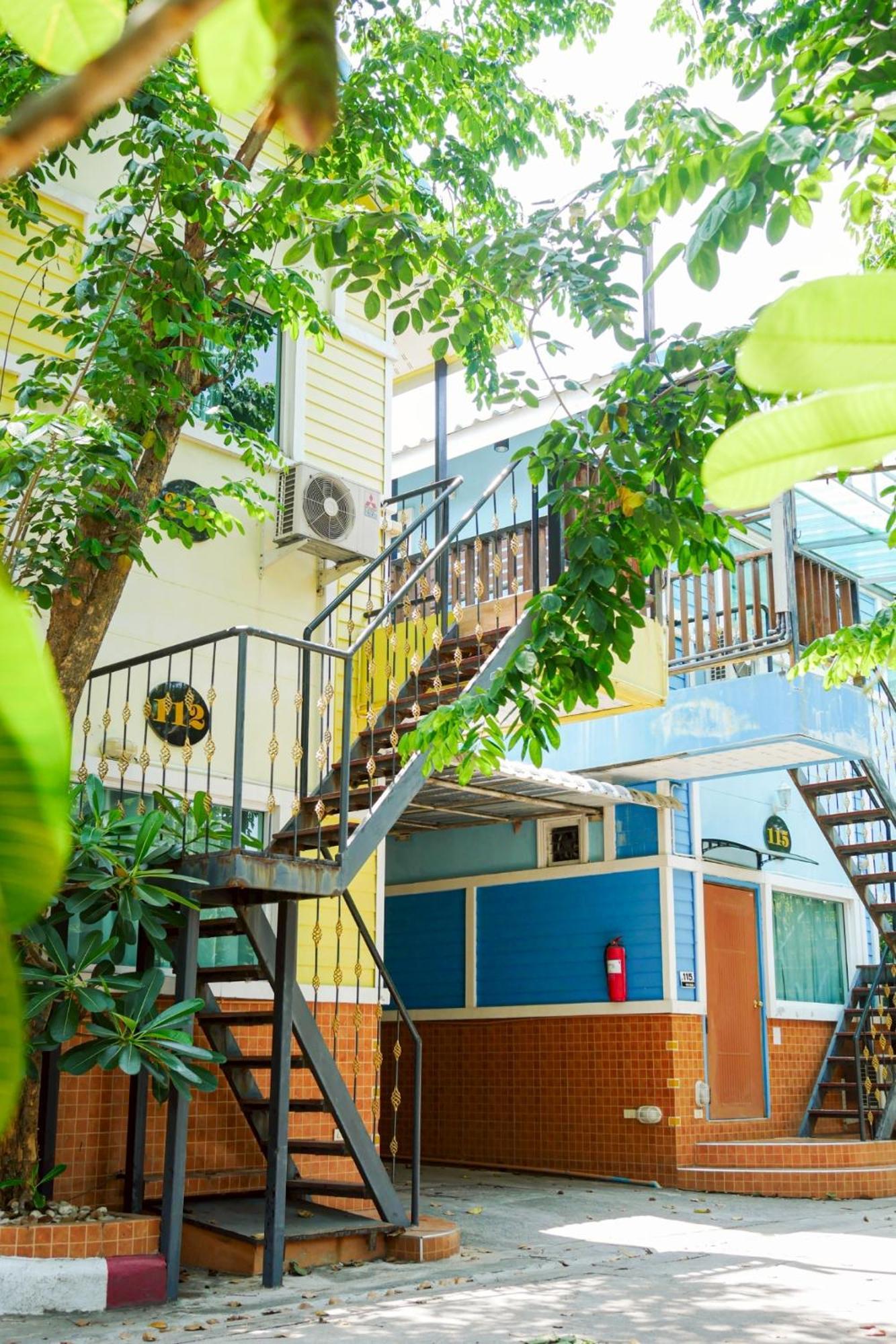 Rak Kun Resort 2 Nakhon Sawan Extérieur photo