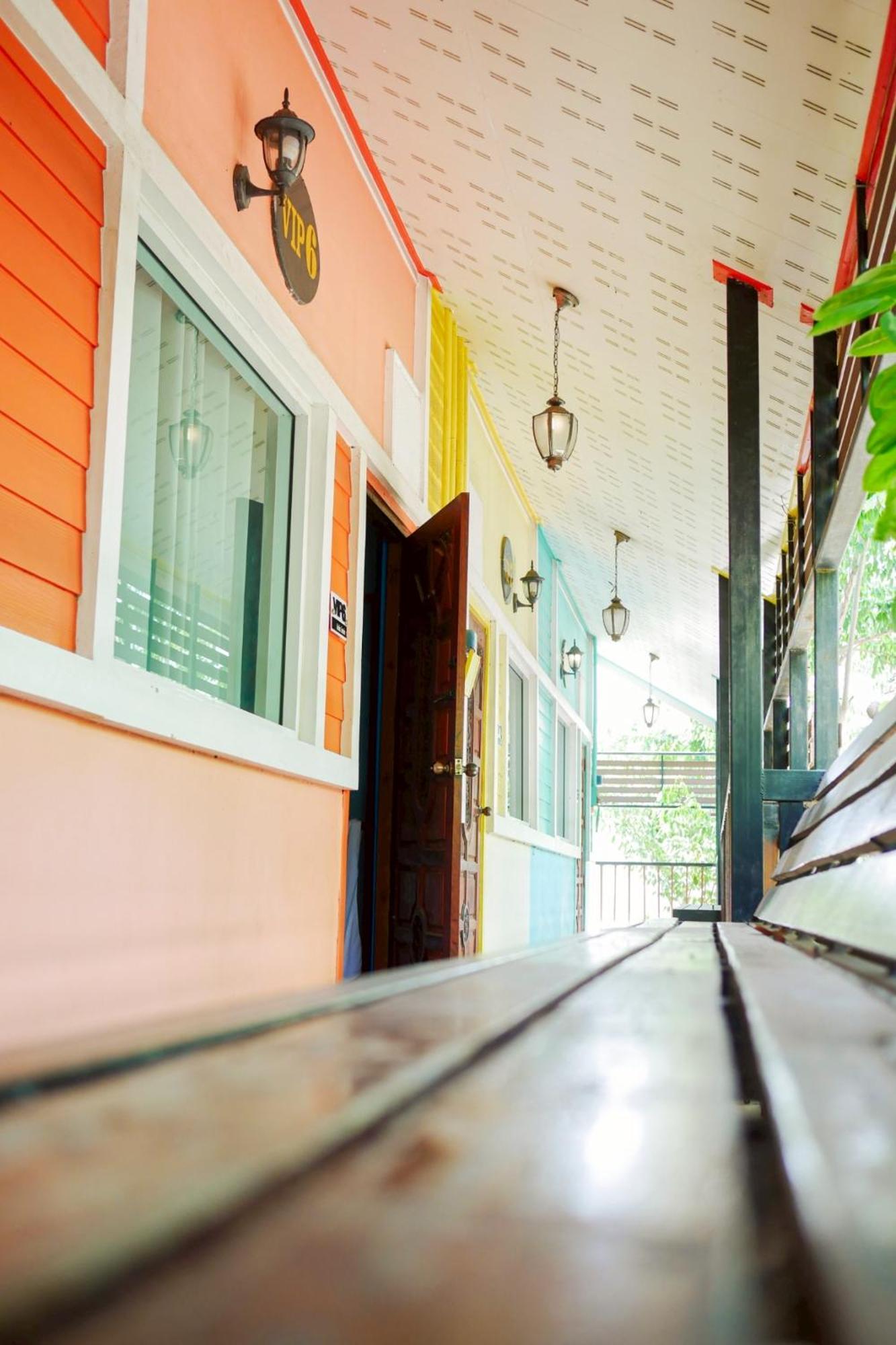 Rak Kun Resort 2 Nakhon Sawan Extérieur photo