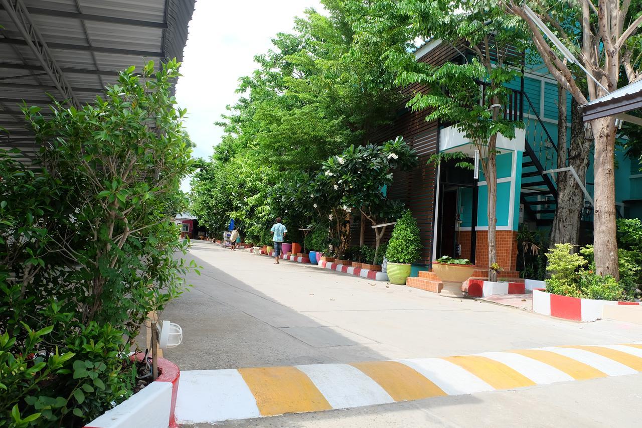 Rak Kun Resort 2 Nakhon Sawan Extérieur photo