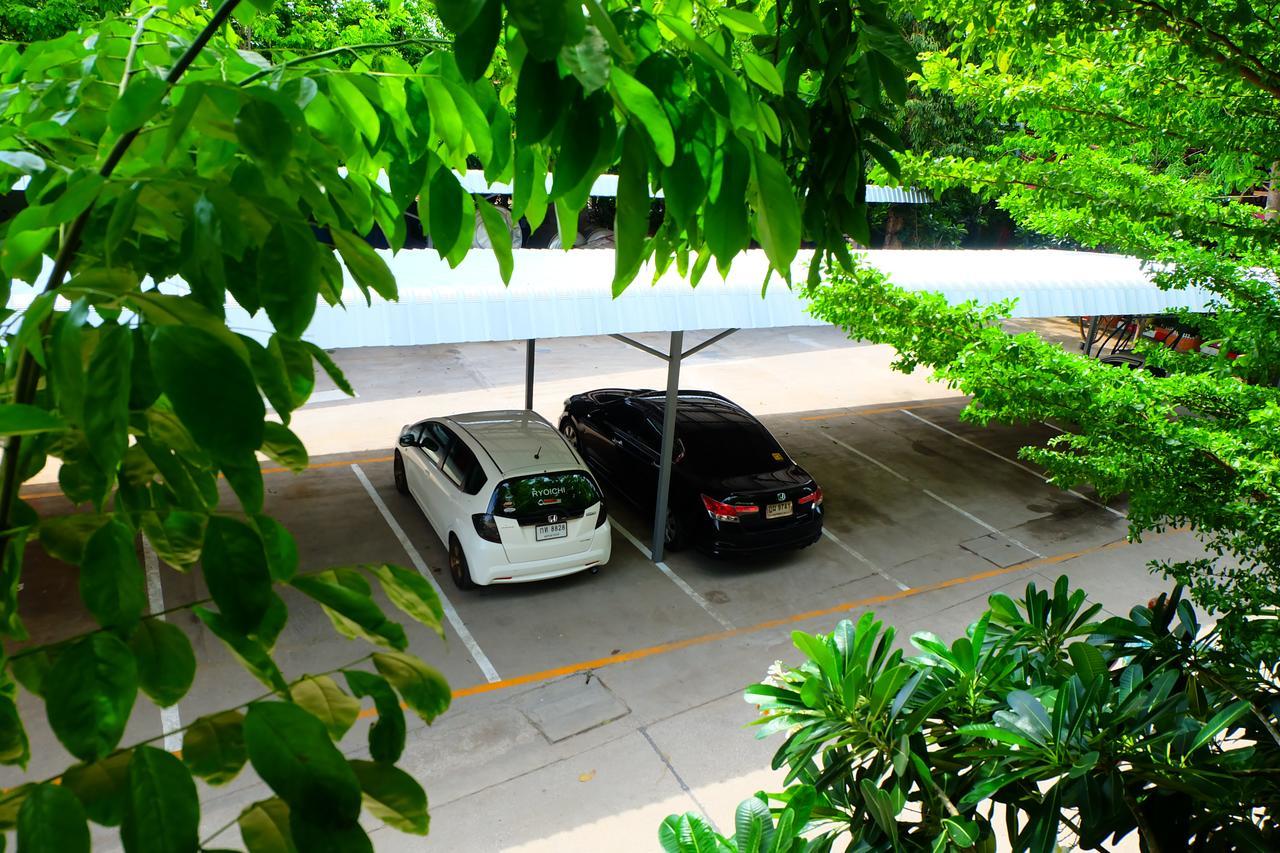 Rak Kun Resort 2 Nakhon Sawan Extérieur photo