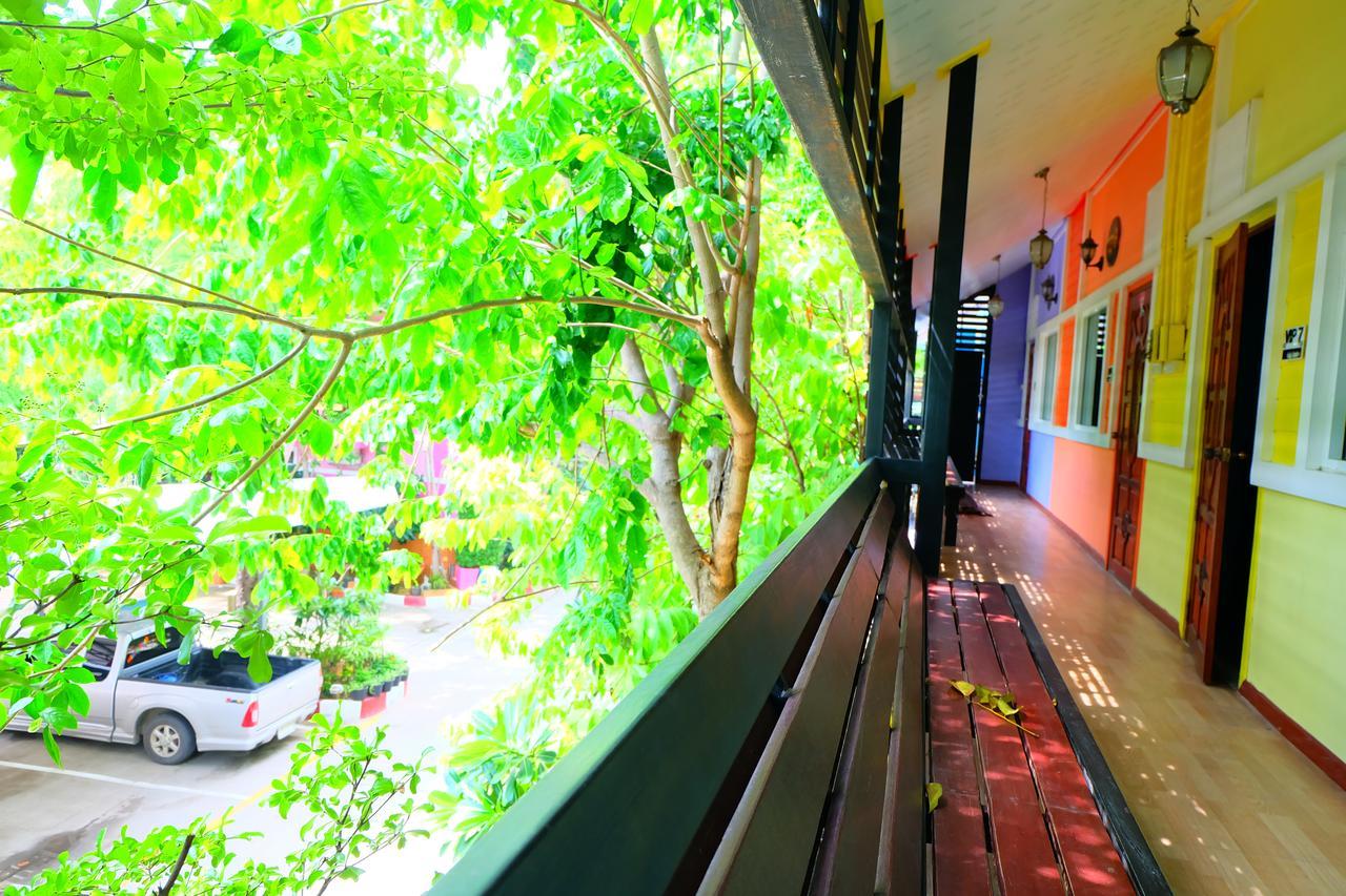 Rak Kun Resort 2 Nakhon Sawan Extérieur photo