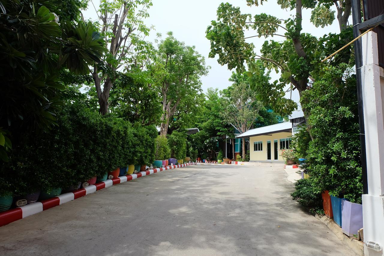 Rak Kun Resort 2 Nakhon Sawan Extérieur photo