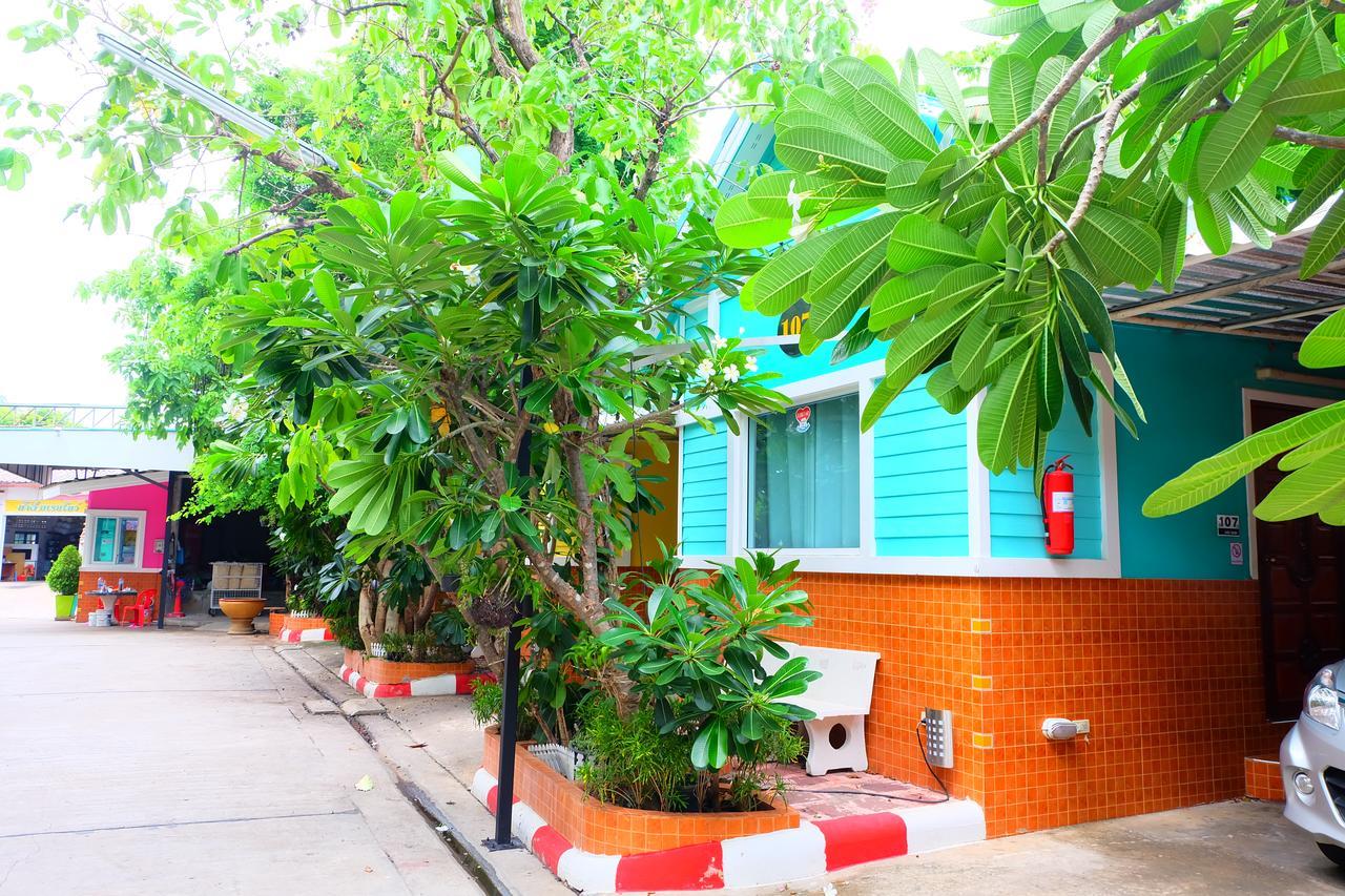 Rak Kun Resort 2 Nakhon Sawan Extérieur photo