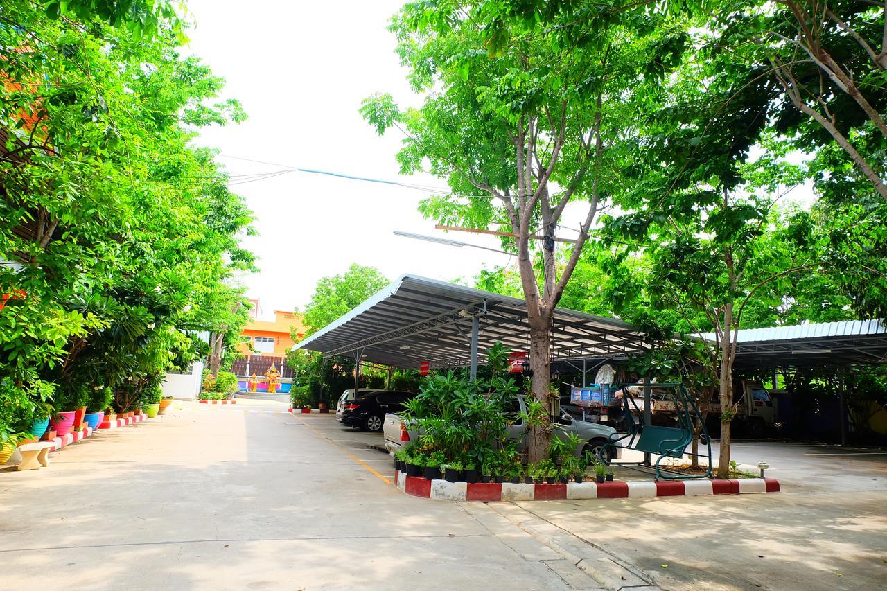 Rak Kun Resort 2 Nakhon Sawan Extérieur photo