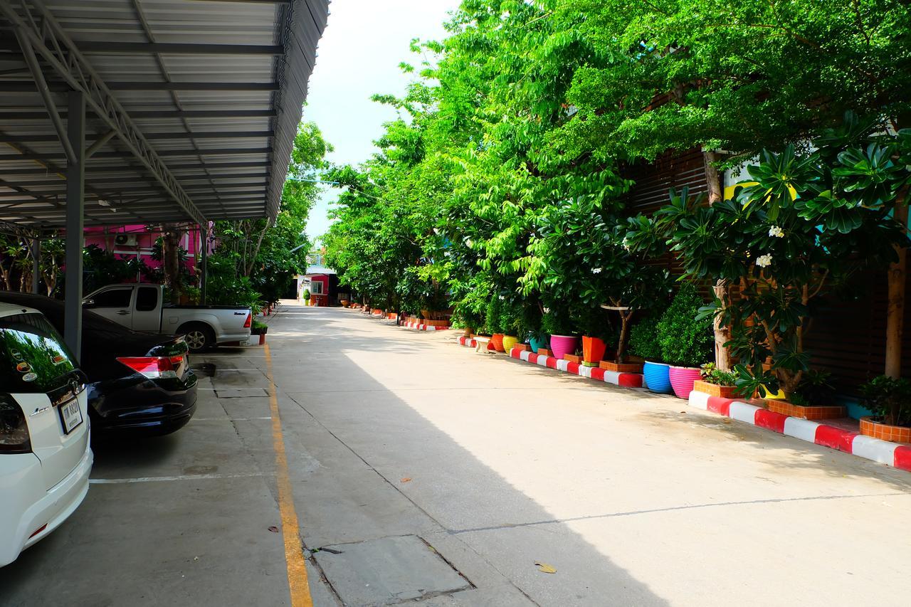 Rak Kun Resort 2 Nakhon Sawan Extérieur photo