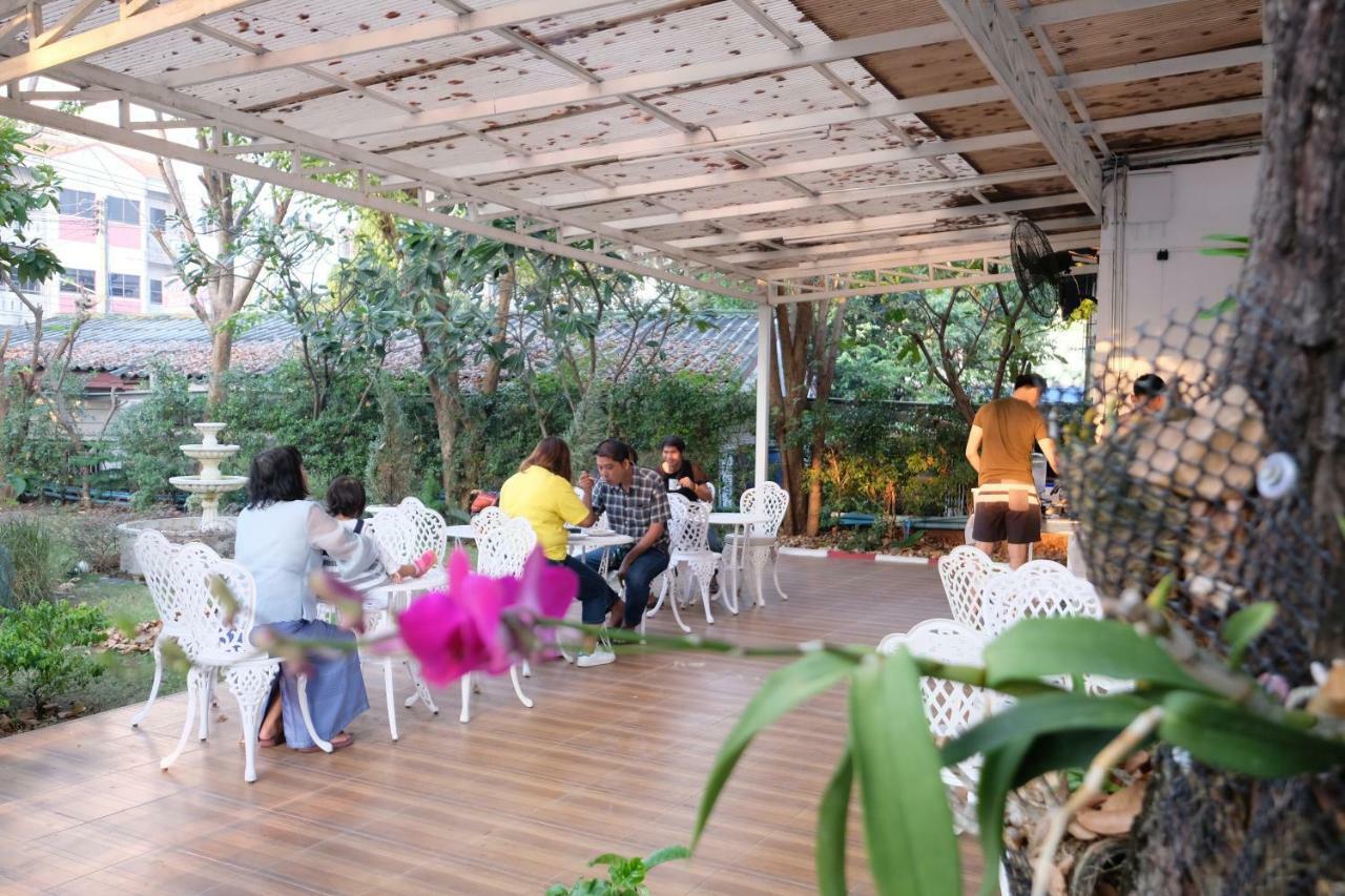 Rak Kun Resort 2 Nakhon Sawan Extérieur photo